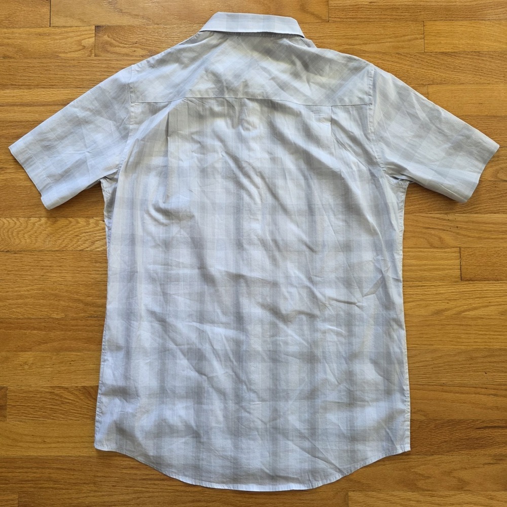 Travis Mathew Shirt Mens M Buton Down Short Sleeve Light Gray Plaid Preppy - Picture 8 of 10